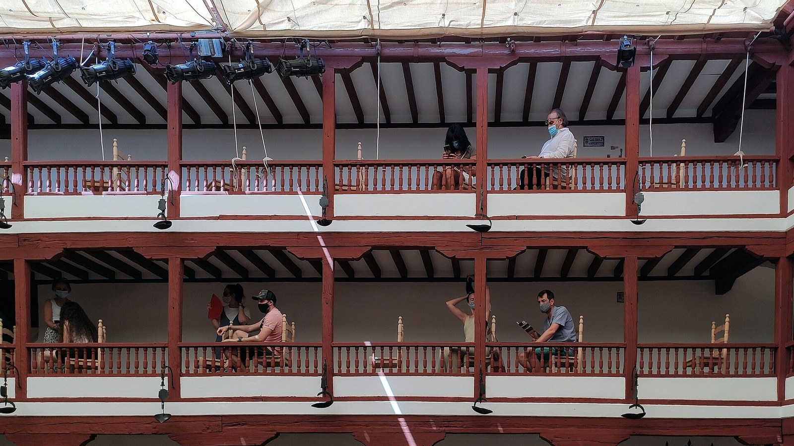 Interior del Corral de Comedias de Almagro, con sus dos pisos de balconadas de madera