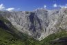 La Canal del Tejo, la garganta caliza por la que se sube a pie hasta Bulnes