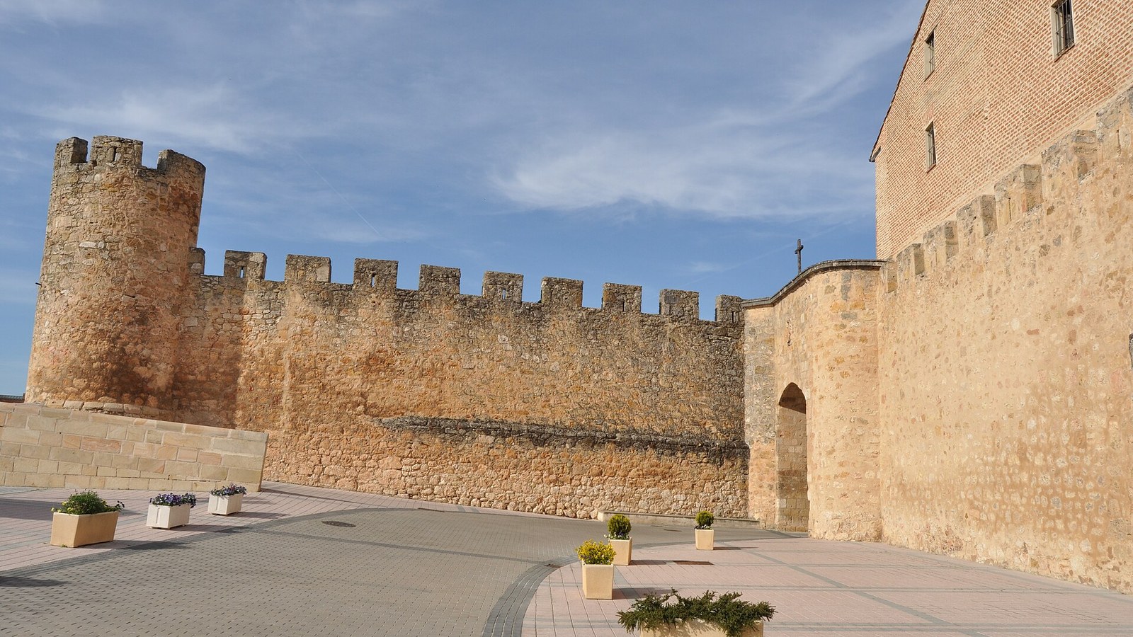 Tramo conservado de la muralla de El Burgo de Osma junto al Arco del Cubo