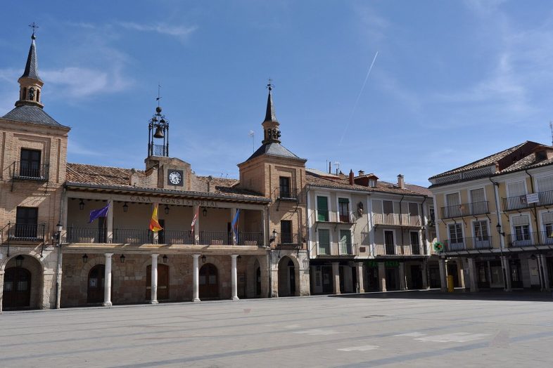 Plaza Mayor de El Burgo de Osma con el Hospital de San Agustin