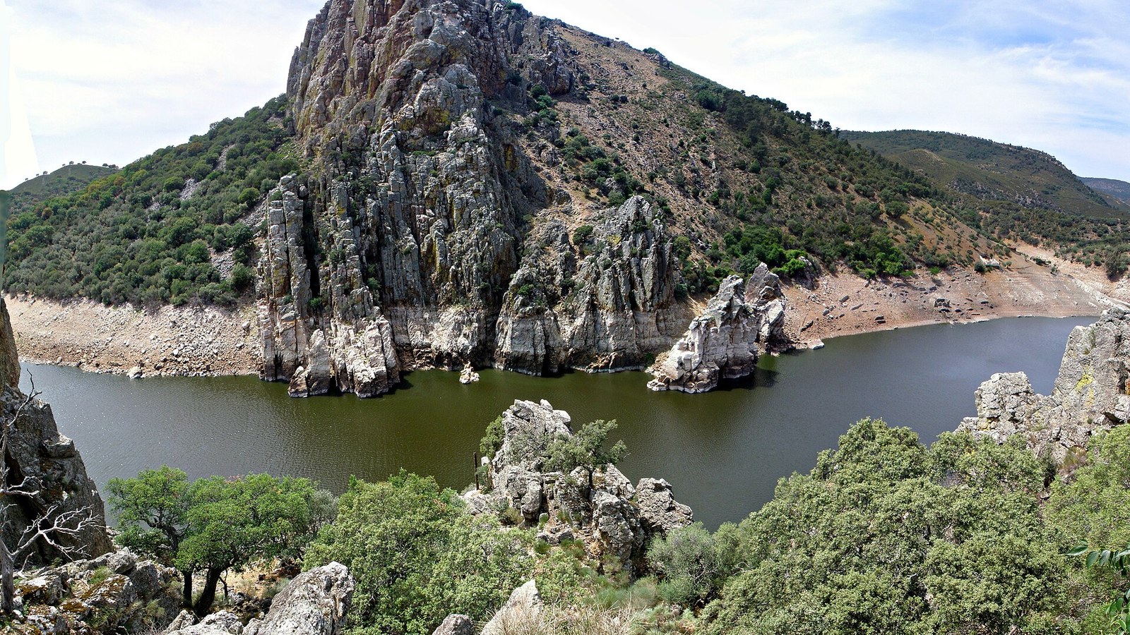 El Salto del Gitano sobre el río Tajo, en el Parque Nacional de Monfragüe