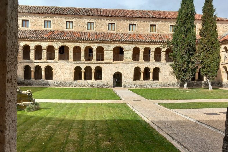 Claustro y galería de arcos del Real Monasterio de Santo Domingo de Caleruega