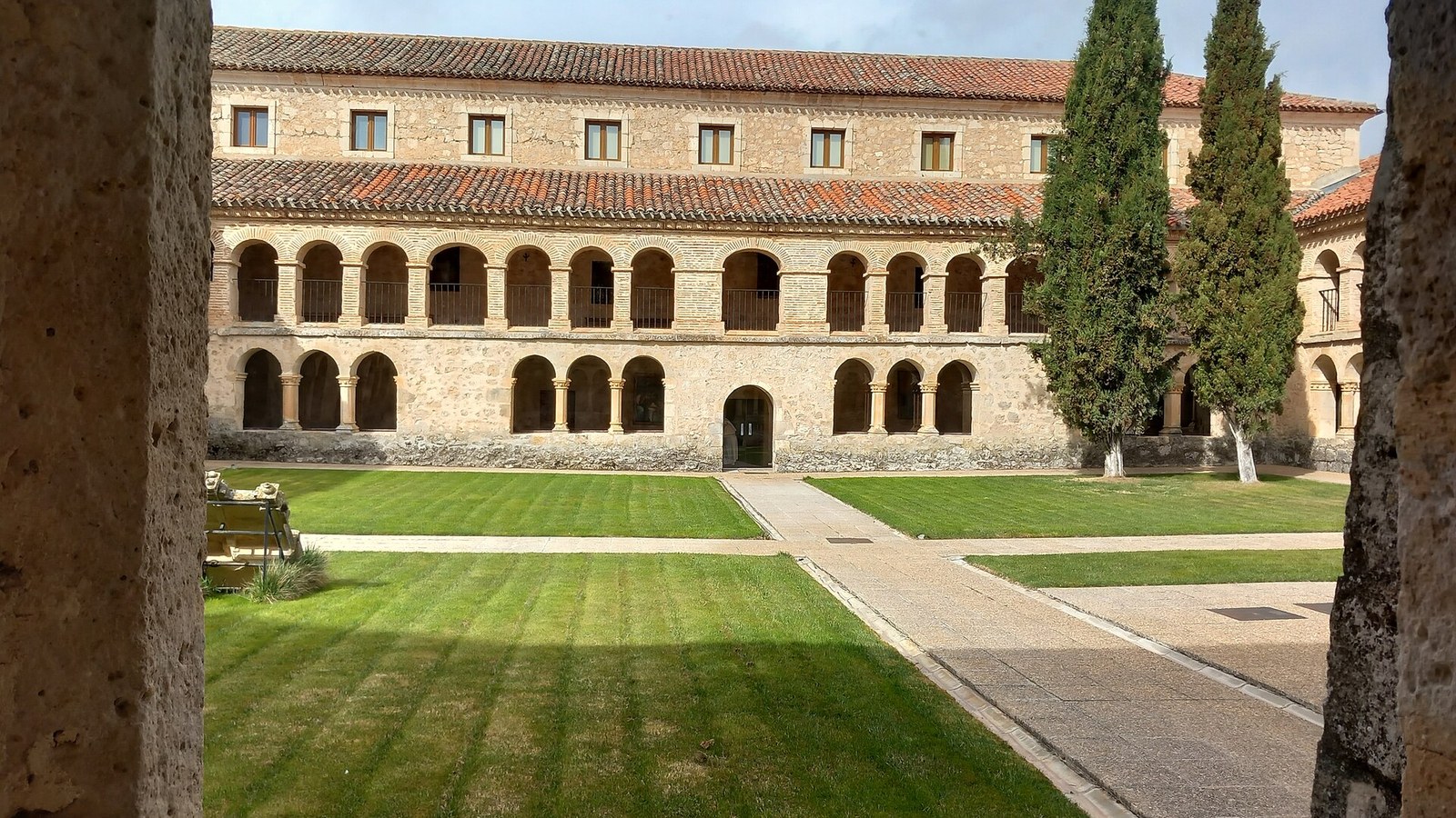 Claustro y galería de arcos del Real Monasterio de Santo Domingo de Caleruega