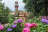 El Capricho de Gaudi en Comillas, con su torre de ceramica, entre hortensias