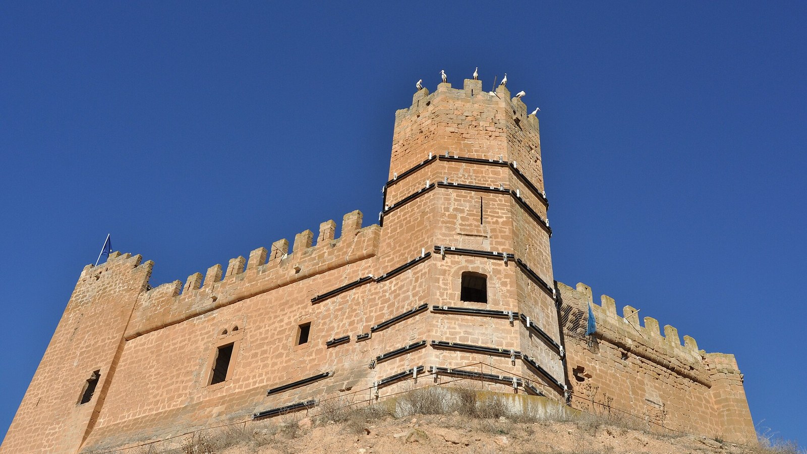 Torre redonda almenada del castillo-palacio de la Recompensa de Monteagudo de las Vicarías