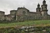 El monasterio de Santa Maria la Real de Oseira, con su iglesia y sus torres, entre prados
