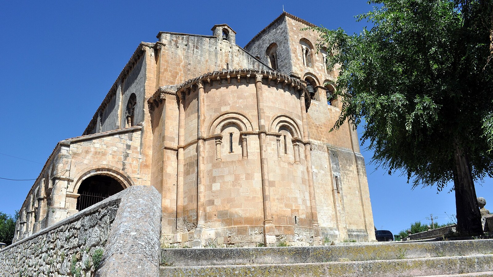 Ábside y galería porticada de la iglesia románica de El Salvador de Sepúlveda